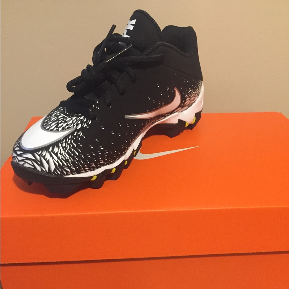 Boys Nike Football Cleats 1.5 new in box